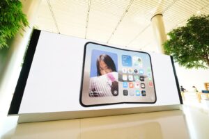Apple Store ICONSIAM ต้อนรับการวางจำหน่าย iPhone Duo อย่างเป็นทางการ
